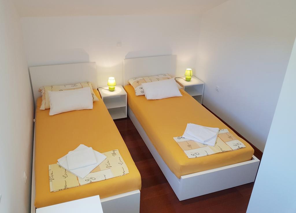 Apartments Slavica Pomena Exterior photo
